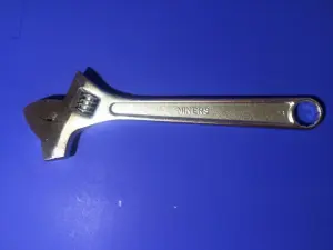 Adjustable wrench with hammer head